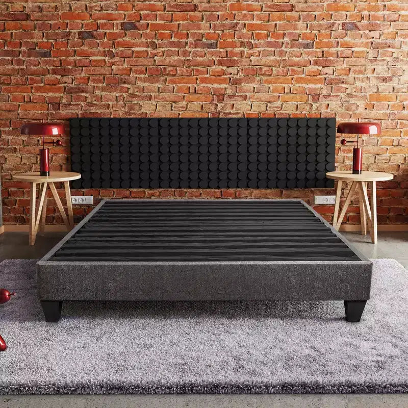 Base letto imbottita grigio scuro con piattaforma