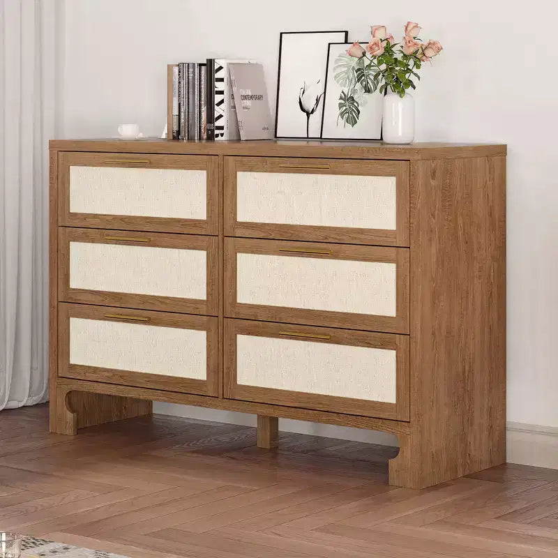 Comò a 6 cassetti con pannelli frontali in stile rattan