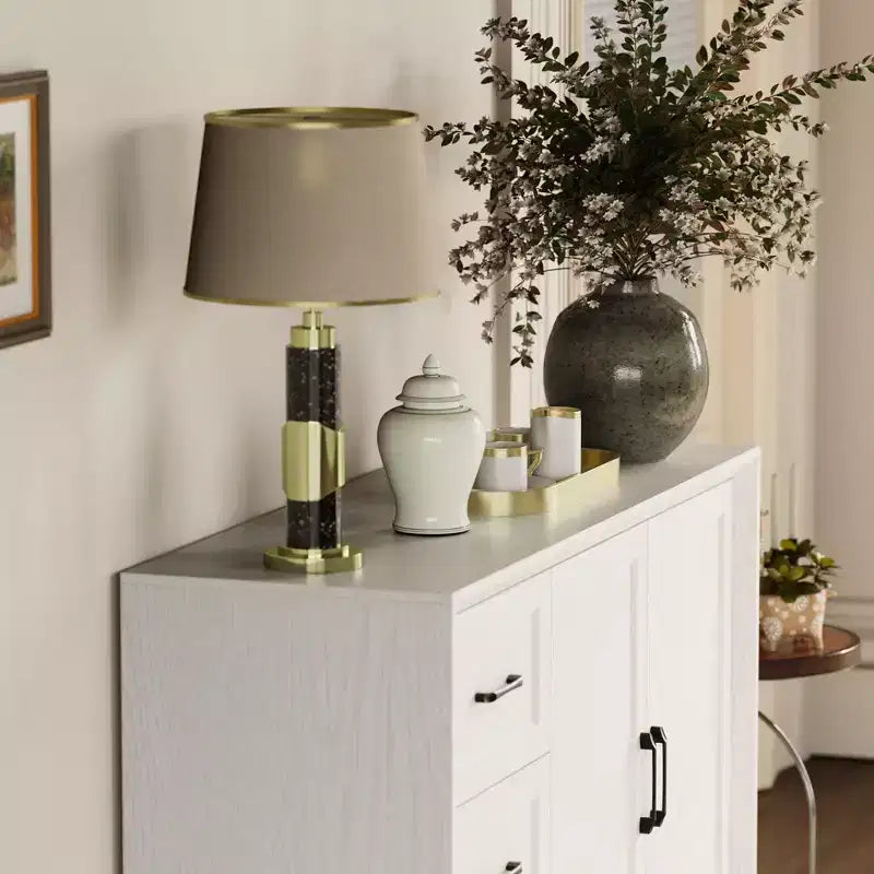 Credenza a Buffet Effetto Legno con Dispositivo Antiribaltamento – 3 Cassetti e 2 Ante