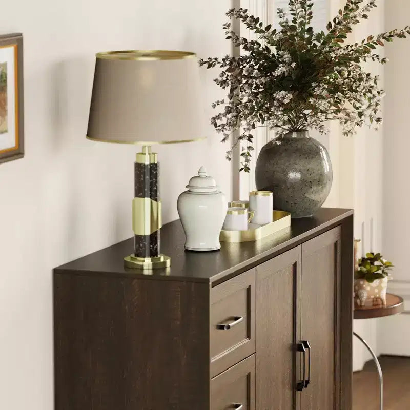 Credenza a Buffet Effetto Legno con Dispositivo Antiribaltamento – 3 Cassetti e 2 Ante