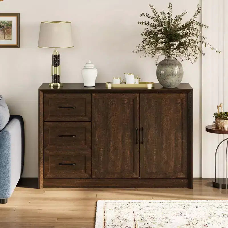 Credenza a Buffet Effetto Legno con Dispositivo Antiribaltamento – 3 Cassetti e 2 Ante