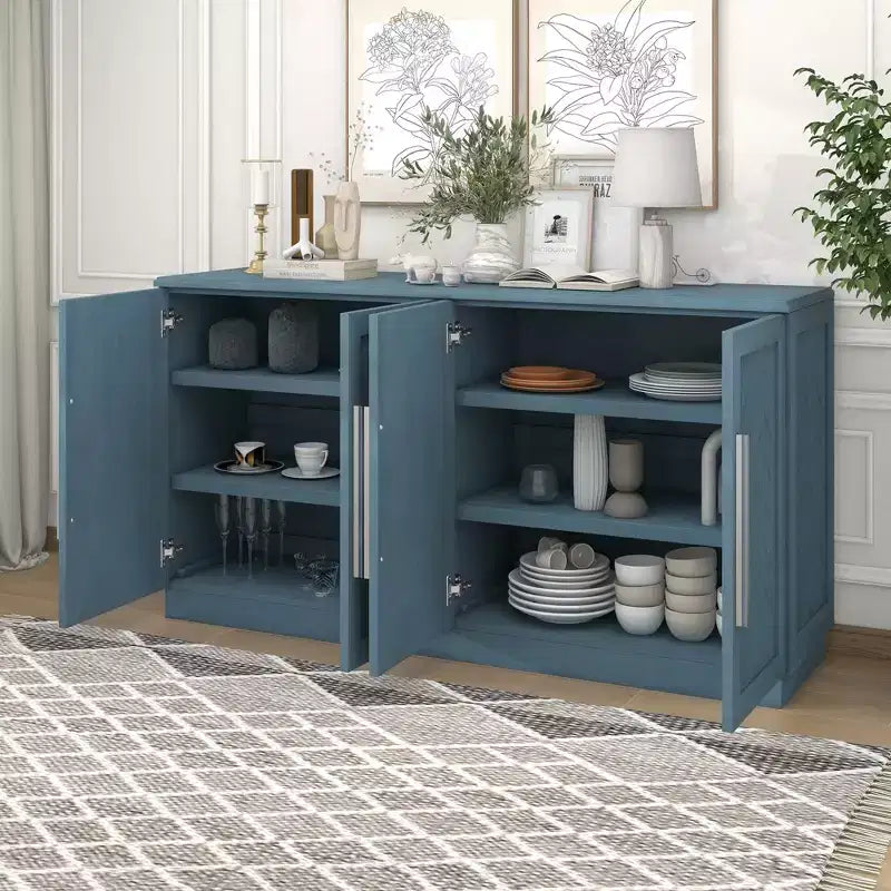 Credenza a 4 ante con ripiani regolabili