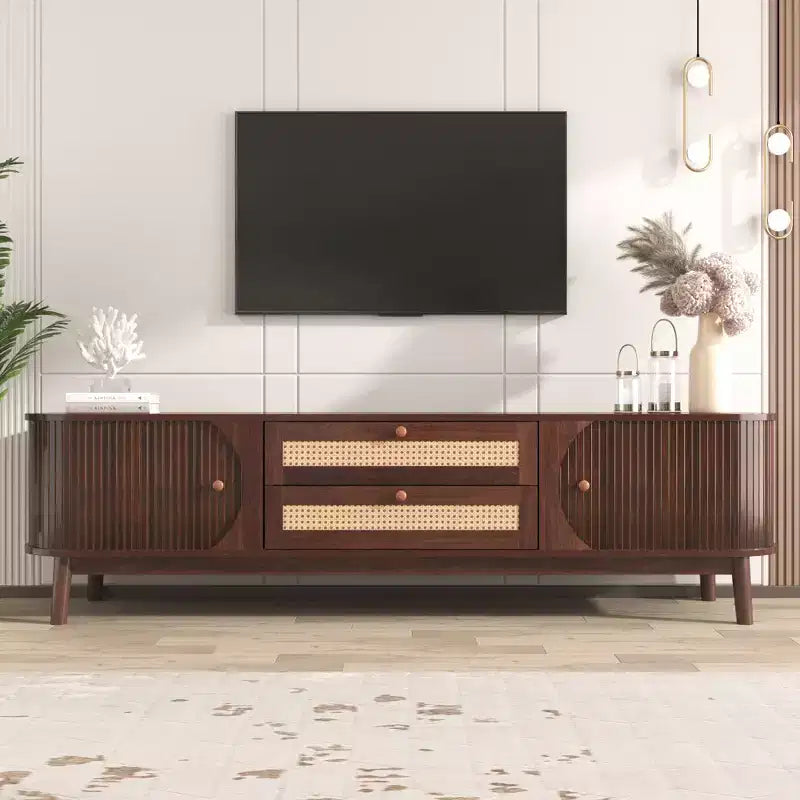 Mobile TV in rattan per TV fino a 75 pollici, mobile TV in legno con 2 cassetti e gambe in legno massello, legno naturale e marrone