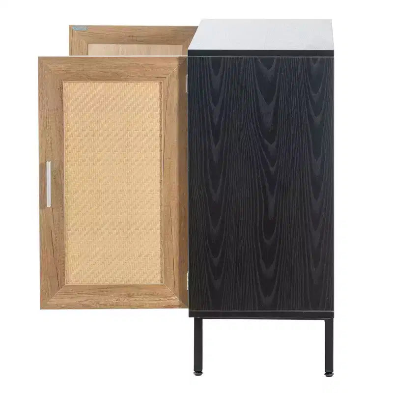 Credenza portavini con ante in rattan e ripiano regolabile