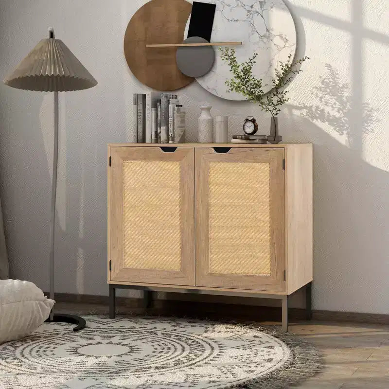 Credenza portavini con ante in rattan e ripiano regolabile