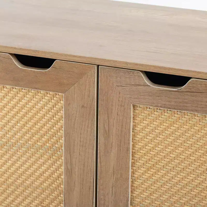 Credenza portavini con ante in rattan e ripiano regolabile