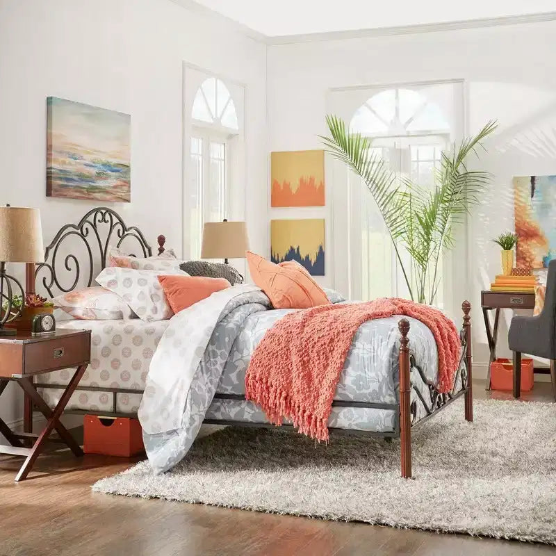 Struttura Letto Matrimoniale in Metallo con Lavorazione a Volute Decorative, Finitura Ciliegio