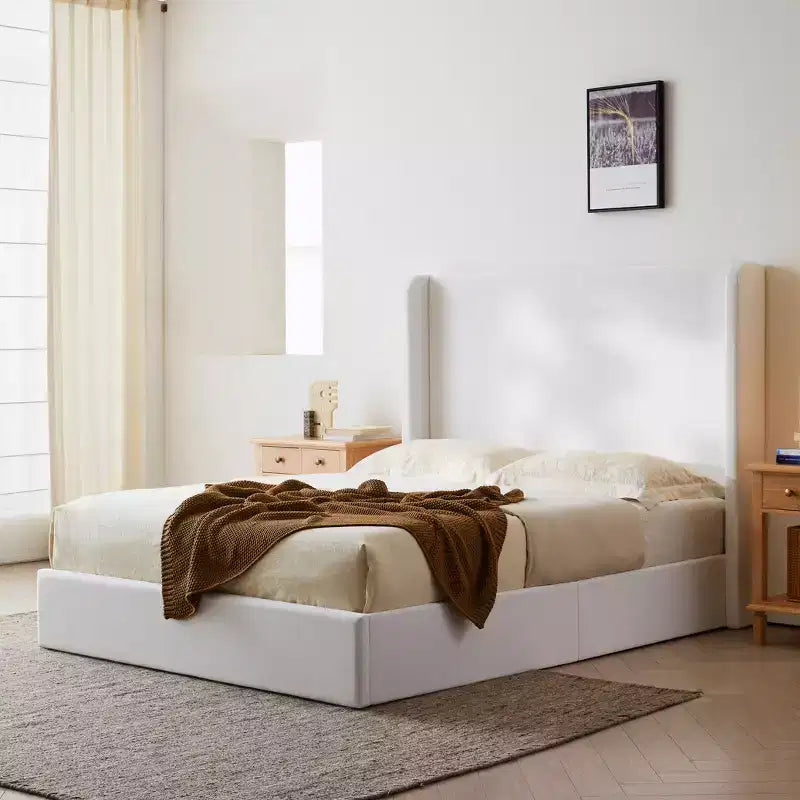 Letto a piattaforma moderno imbottito con testiera ad ali laterali