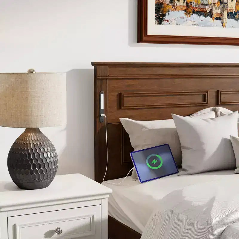 Struttura Letto Rustica con Testiera Alta a Pannelli, Cassetti Contenitore e Luci a LED (Queen/King)