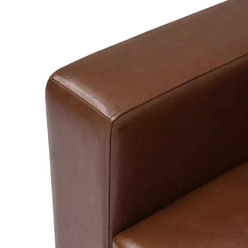 Poltrona d'accento imbottita con similpelle e struttura in legno, marrone