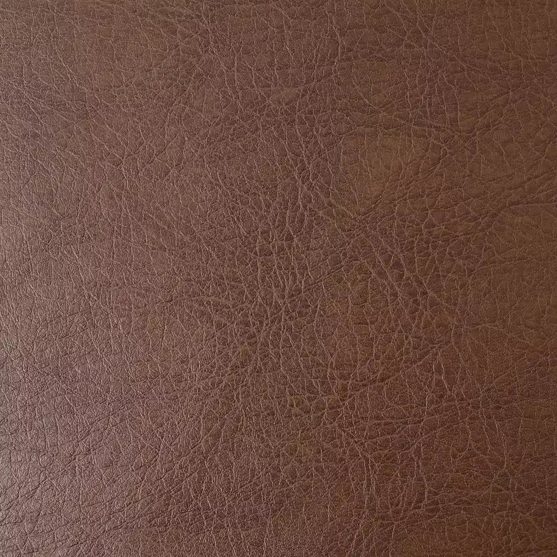 Poltrona d'accento imbottita con similpelle e struttura in legno, marrone