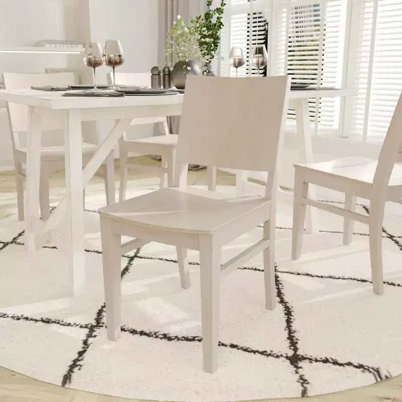 Sedia da pranzo con schienale curvo e struttura in legno massello