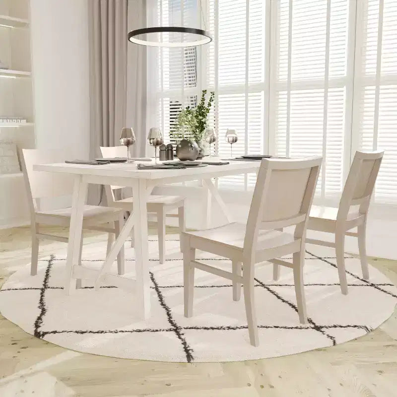 Sedia da pranzo con schienale curvo e struttura in legno massello