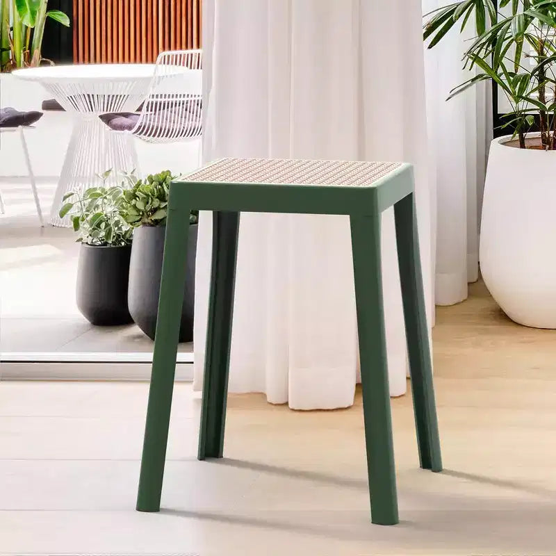 Sgabello quadrato impilabile con seduta in plastica effetto intrecciato