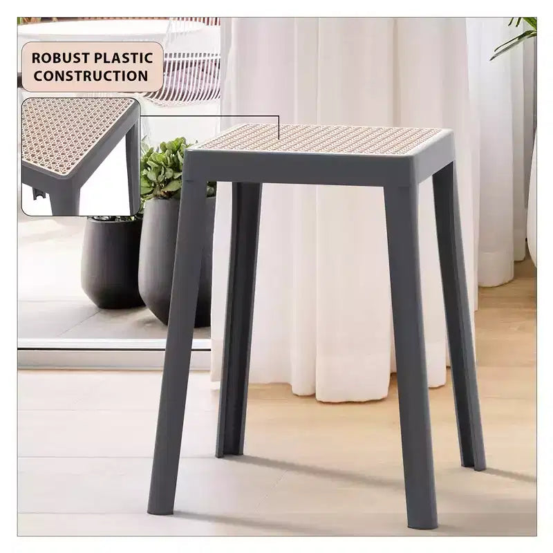 Sgabello quadrato impilabile con seduta in plastica effetto intrecciato