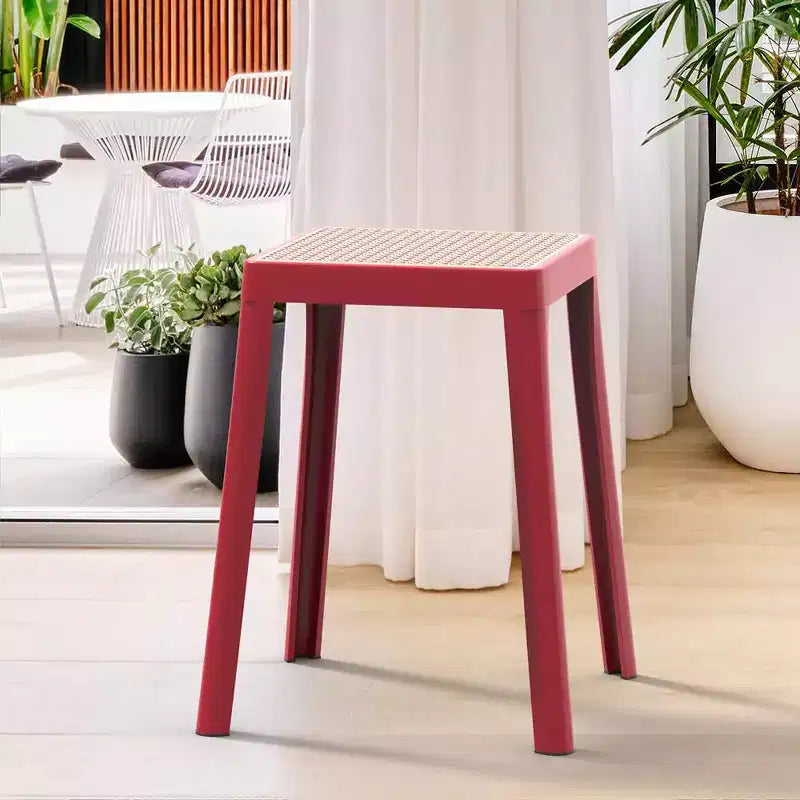 Sgabello quadrato impilabile con seduta in plastica effetto intrecciato
