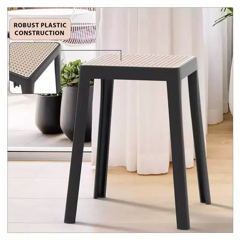 Sgabello quadrato impilabile con seduta in plastica effetto intrecciato
