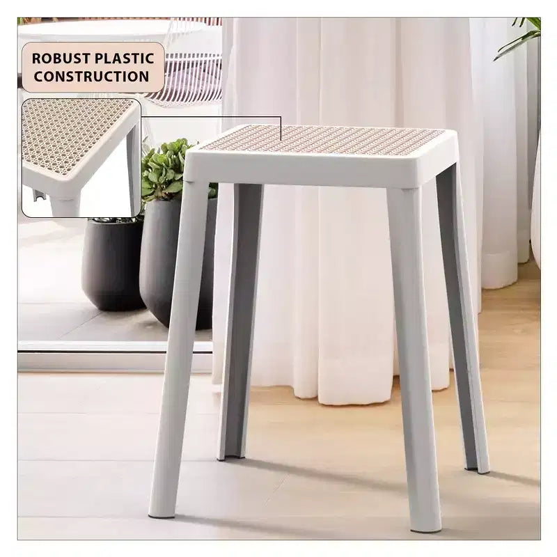 Sgabello quadrato impilabile con seduta in plastica effetto intrecciato