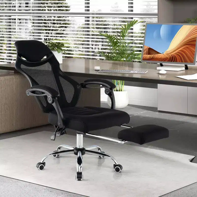 Sedia da ufficio ergonomica in rete con poggiapiedi, sedile regolabile in altezza e schienale reclinabile