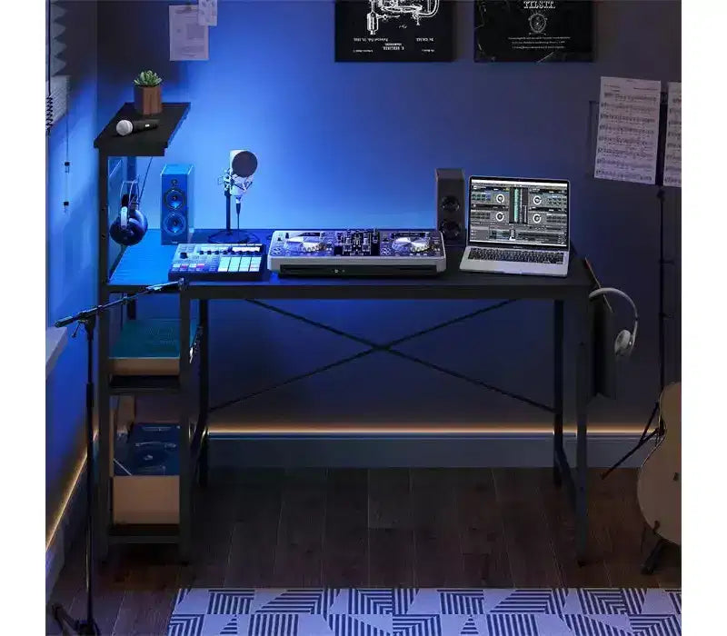 Scrivania da Gaming a LED da 52 Pollici con Scaffali a 4 Livelli e Borsa Portaoggetti